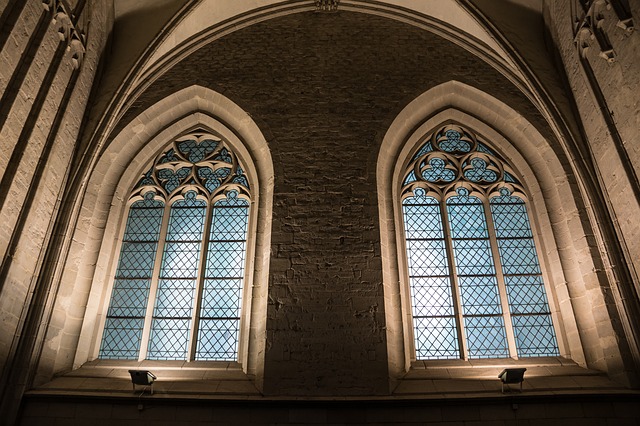 church-window-366817_640